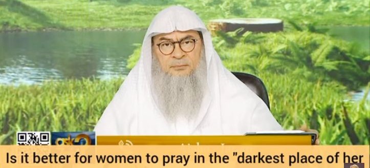 Is it better for women to pray in darkest place of the house according to the hadith