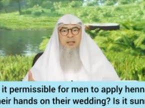 Is it allowed for men to apply henna mehndi on hands on their wedding? Is it sunnah?