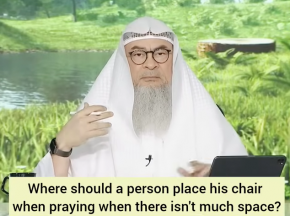Where to place chair in the row when praying in congregation in masjid?