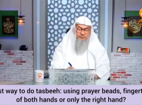 Which has more reward Using Prayer beads Fingertips of both hands / only right hand?