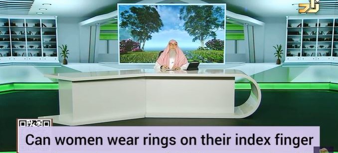 Wearing rings with Allah written on them Can women wear rings on Index Middle finger