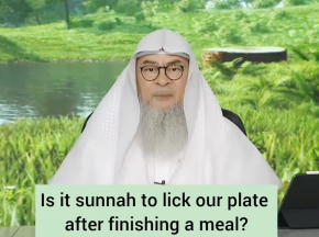 Is it sunnah to lick fingers & plate after eating?