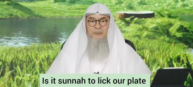 Is it sunnah to lick fingers & plate after eating?