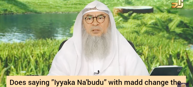 Does saying Iyyaka Na'buduu with madd change the meaning or invalidate the prayer?