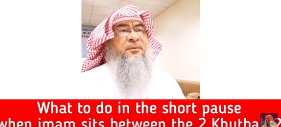 What to do in the short pause when the imam sits in between two khutbahs?