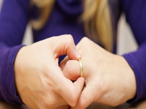 Can a Wife Seek Divorce if her Husband is a Transgressor