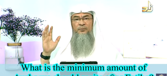What is the minimum number of ayahs we should recite after fateha in salah?