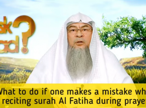 What to do if one makes a mistake while reciting Surah Fateha during prayer?