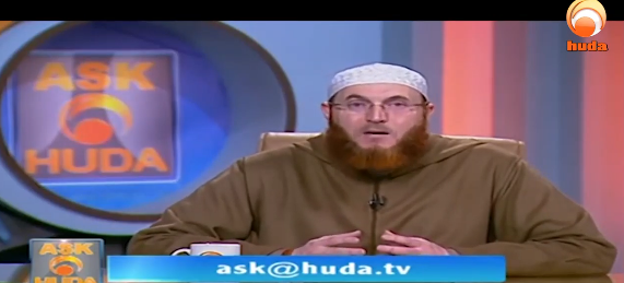 I cant pray Maghrib prayer in time because of my work can i combine Maghrib and Isha.