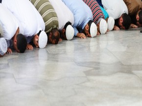 Non-Muslims Taking Part in Islamic Prayer